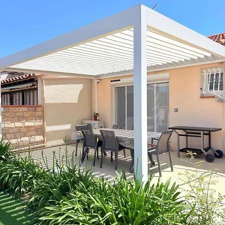 Ecrin Moderne Face A La Villa *