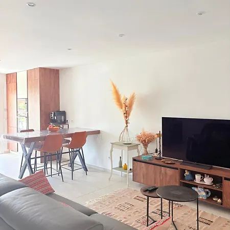 Ecrin Moderne Face A La Villa Saint-Cyprien